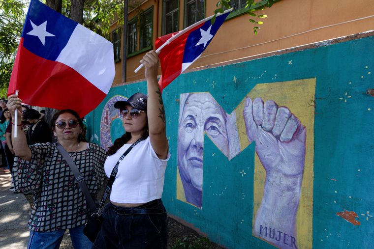 Miles de chilenos acudieron a las urnas este domingo.