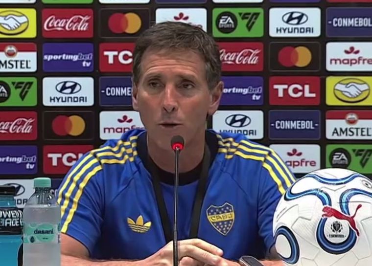 Claudio Úbeda le mandó un mensaje al Ruso Ascacíbar tras su expulsión en el duelo que Boca perdió ante Barcelona en Ecuador.&nbsp;