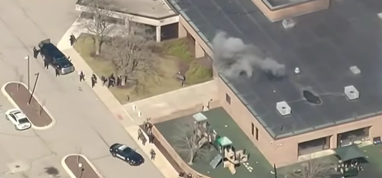 un colectivo se estrelló en una sinagoga en Estados Unidos en Michigan