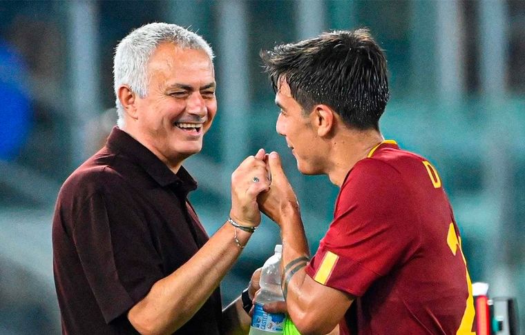 Mourinho y Dybala El entrenador portugués volvió a elogiar a Dybala. Foto: Archivo