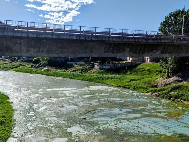 El estado del lago San Roque originó un cruce entre el intendente de Villa Carlos Paz y el Gobierno de la Provincia Foto: Instagram Emilio Iosa