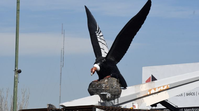 El Cóndor del Acceso, en Guaymallén, es uno de los íconos de la provincia y pertenece al departamento más poblado de Mendoza Foto: ALF PONCE MERCADO / MDZ