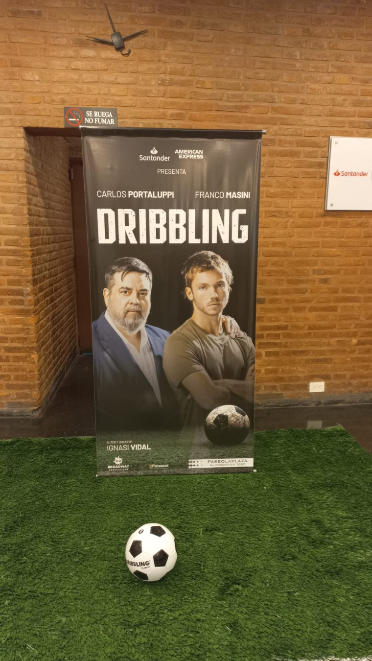 En la entrada de Paseo La Plaza, sala Pablo Neruda, un espacio recibe al público para poder llevarse un recuerdo audiovisual de la obra. En la entrada de Paseo La Plaza, sala Pablo Neruda, un espacio recibe al público para poder llevarse un recuerdo audiovisual de la obra.