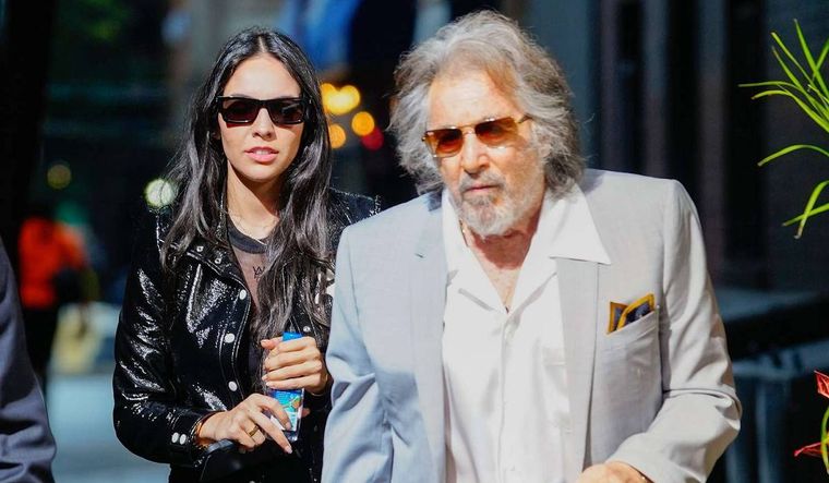 Al Pacino y Noor Alfallah sumergidos en fuertes rumores de crisis, apenas tres meses después de tener a su primer hijo juntos.