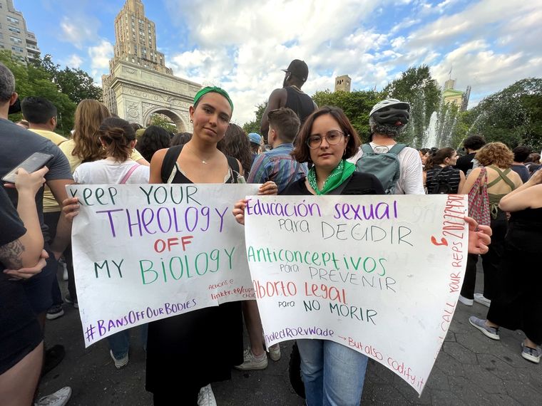 Nueva York levanta su voz con rabia contra fin del derecho al aborto en EEUU Foto: EFE