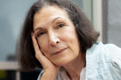 "El periodismo es el oficio más maravilloso porque es como regalarse uno, a uno mismo, el mundo entero. Y porque hacemos falta", dice Alma Guillermoprieto. "El periodismo es el oficio más maravilloso porque es como regalarse uno, a uno mismo, el mundo entero. Y porque hacemos falta", dice Alma Guillermoprieto.