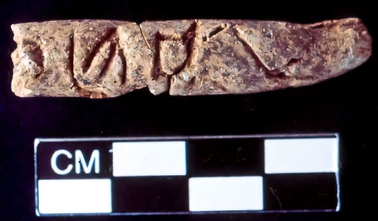 Se descubrieron objetos de arcilla del tamaño aproximado de un dedo durante una excavación en la antigua ciudad de Umm el-Marra. Foto: Dpa.