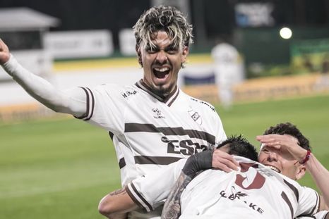 Ronaldo Martínez fue campeón y goleador en Platense. Ronaldo Martínez fue campeón y goleador en Platense.