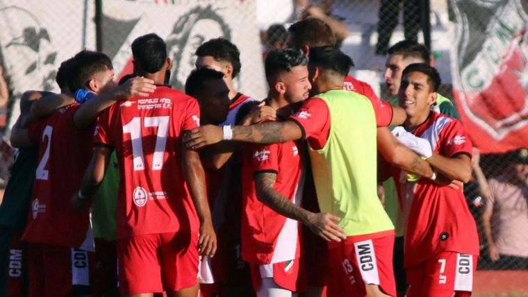 Maipú volvió a ganar y de poco sale del fondo de las posiciones. Foto: @Deportivo_Maipu