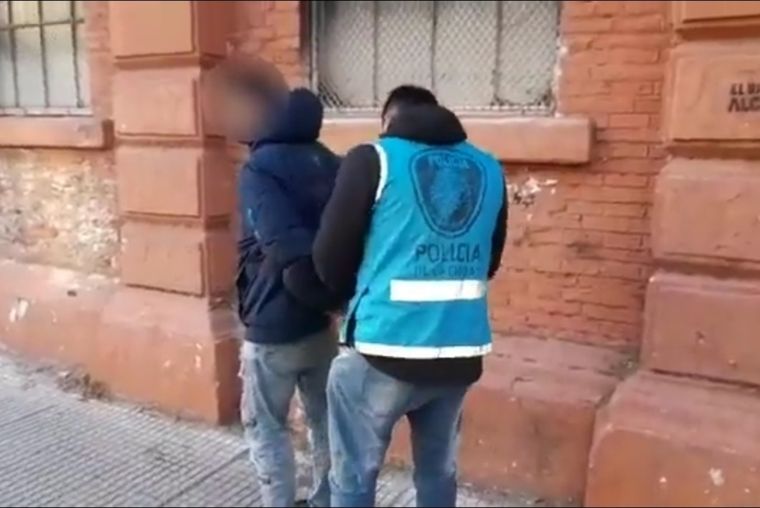 El policía fue detenido en la vía pública Foto: Imagen ilustrativa