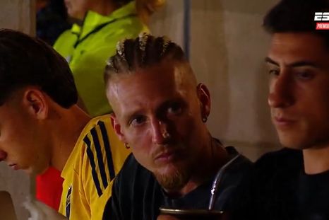 Santiago Ascacibar no se ubicó en el palco que suele utilizar en UNO y siguió el partido junto a Miguel Merentiel y Lucas Janson. Santiago Ascacibar no se ubicó en el palco que suele utilizar en UNO y siguió el partido junto a Miguel Merentiel y Lucas Janson.