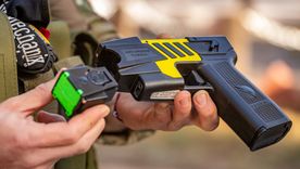 Los preventores de Capital podrían comenzar a patrullar con las Taser desde este sábado. Los preventores de Capital podrían comenzar a patrullar con las Taser desde este sábado.