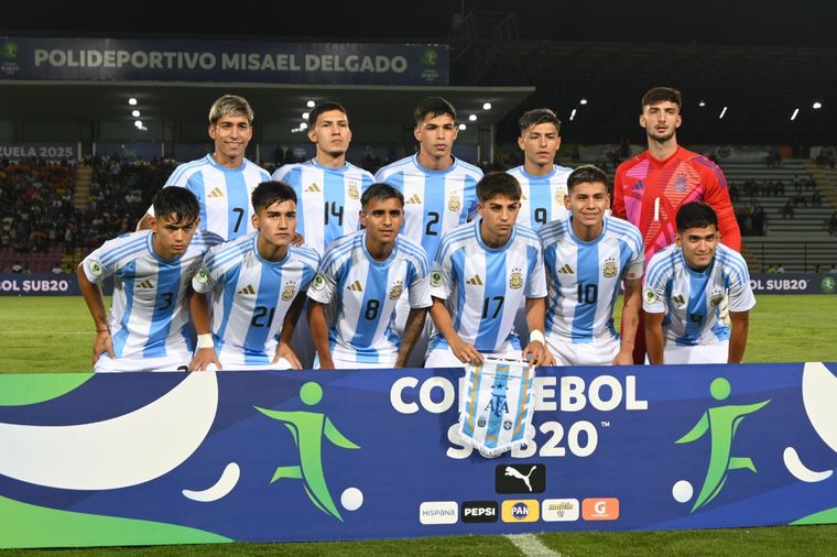 El futbolista que podría ser compañero de Enzo Fernández en Chelsea la rompió en el último Sudamericano Sub 20 con la Selección argentina. Foto: @Argentina