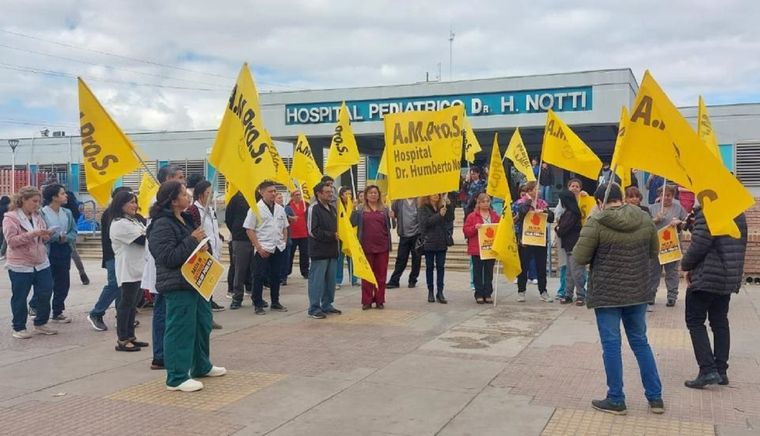 Los profesionales de la salud atanderán solo urgencias Foto: Ampros