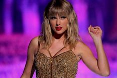 Foto: https://escenarioshow.com.ar/musica/taylor-swift-cumple-anos-la-historia-de-una-artista-que-nunca-se-dio-por-vencida/