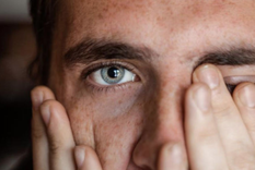 El cloro de las piletas impacta en la salud ocular.