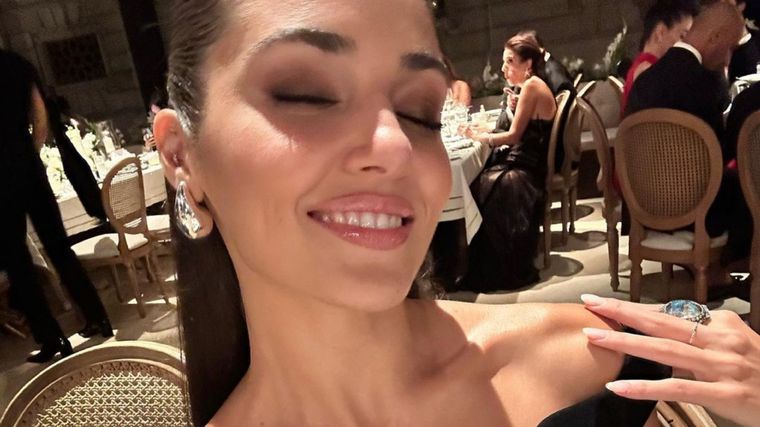 Hande Erçel Es Leyla en Iki Yabanci. Foto: Fuente: imagen - instagram @handemiyy