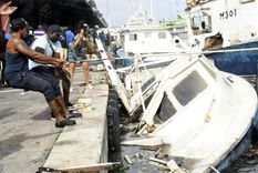 Un daño significativo a los buques pesqueros en el complejo pesquero de Bridgetown fue causado por una tormenta del huracán Beryl. Foto: Efe.