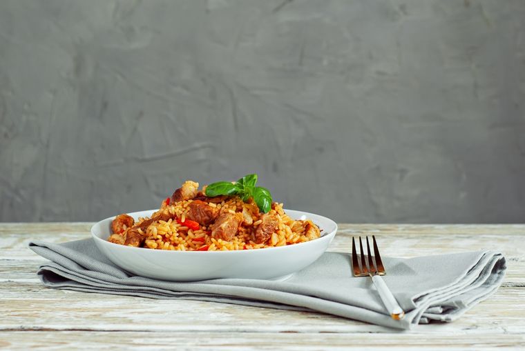 Es un plato que mejora al día siguiente, ya que el arroz absorbe el sabor del caldo y las especias. Es un plato que mejora al día siguiente, ya que el arroz absorbe el sabor del caldo y las especias.