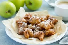 Buñuelos de manzanza Una receta simple y deliciosa para hacer en pocos pasos. Foto: Shutterstock