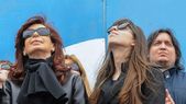 Cristina Fernández junto a sus hijos, Florencia y Máximo Kirchner.