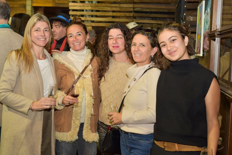 Silvana Santiano, Agustina Luque, Renata Piola, Laura Castro, Corina Segura. Silvana Santiano, Agustina Luque, Renata Piola, Laura Castro, Corina Segura.