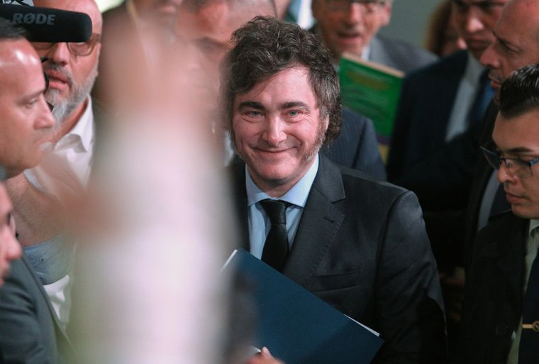 Javier Milei espera a la votación para viajar a Europa Foto: Noticias Argentinas