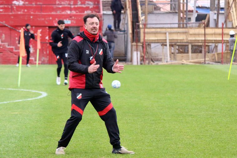 Alexis Matteo seguirá siendo el DT del Deportivo Maipú.&nbsp;