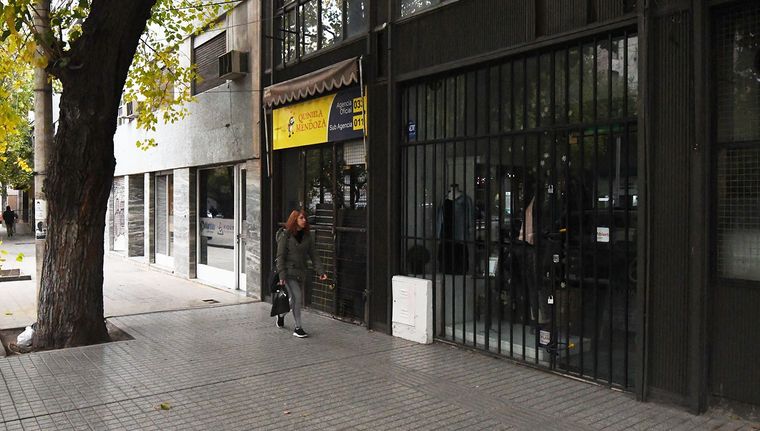 Los comercios del centro permanecerán cerrados Foto: Santiago Tagua/MDZ