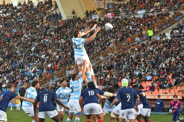 Marco imponente en el Malvinas. Foto: Santiago Tagua / MDZ