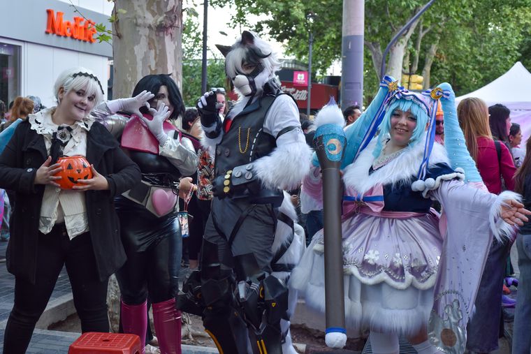 Skully Jr, Mettaton EX, Lycaon zzz y Snow Miku.