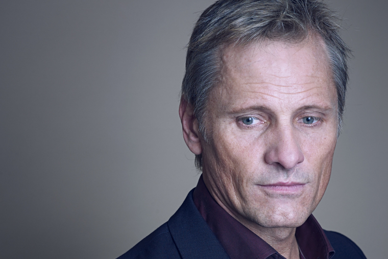 VIGGO MORTENSEN LE DEBE PARTE DE SU FAMA A EL SEÑOR DE LOS ANILLOS. EN LA TRILOGÍA LE DIO VIDA A ARAGON.