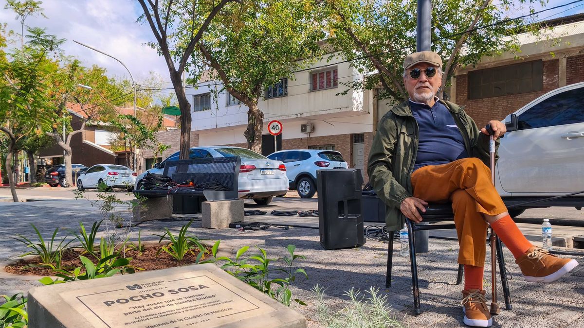 Pocho Sosa fue declarado vecino destacado de Ciudad de Mendoza en un show artístico inolvidable