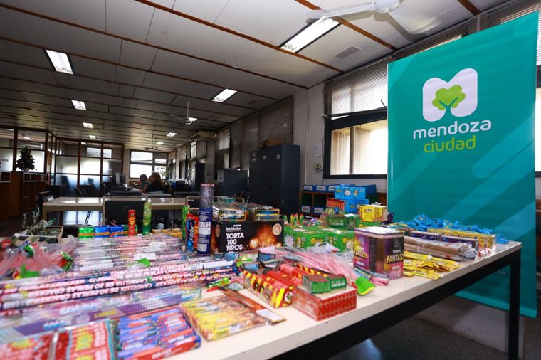 En Ciudad decomisaron pirotecnia por una valor de 1.800.000 pesos. En Ciudad decomisaron pirotecnia por una valor de 1.800.000 pesos.