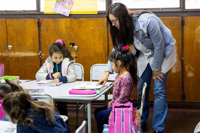 Hay dudas sobre el financiamiento que llegaba de la Nación para escuelas y docentes. Foto: Santiago Tagua/MDZ