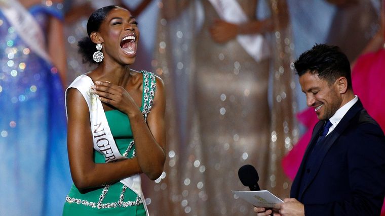 Nyekachi Douglas reacciona en el escenario durante la final de Miss Mundo en Londres, 14 de diciembre de 2019.