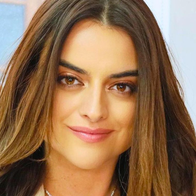 La conductora de televisión Alix Aspe, triunfa en su natal México.