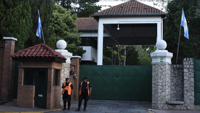 La Quinta de Olivos fue el escenario de una reunión de Javier Milei con un grupo de diputados de confianza que finalizó con la proyección de la nueva película de Guillermo Francella.