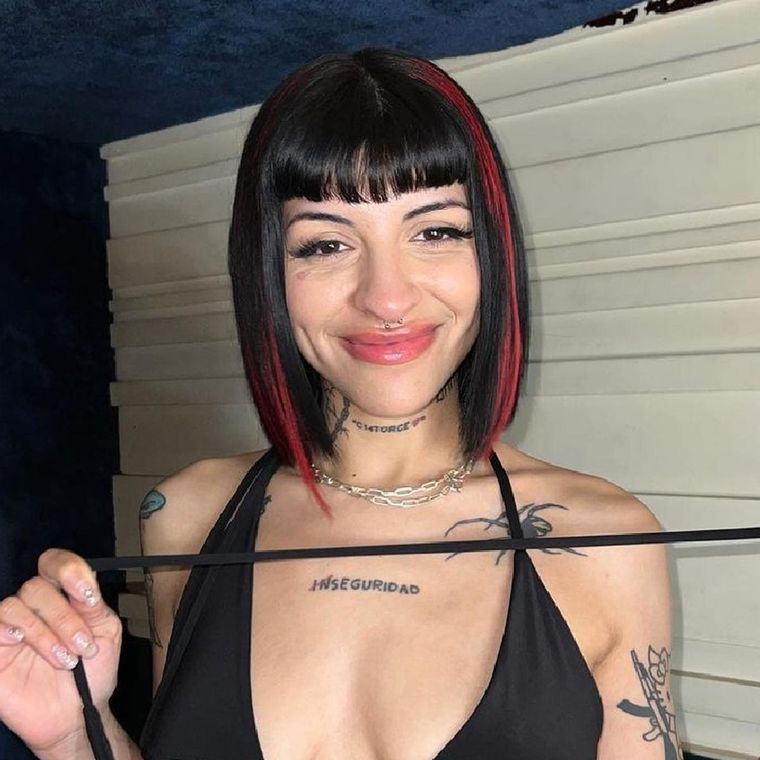 Cazzu enterneció a sus fans compartiendo una nueva foto con su hija.