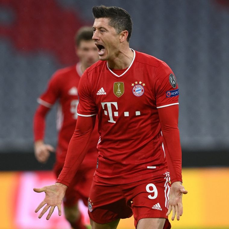 Lewandowski anotó el primer tanto del Bayern. Foto: @FCBayernES