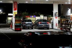 por el aislamiento, en abril las ventas de naftas y gasoil bajaron 43,9%