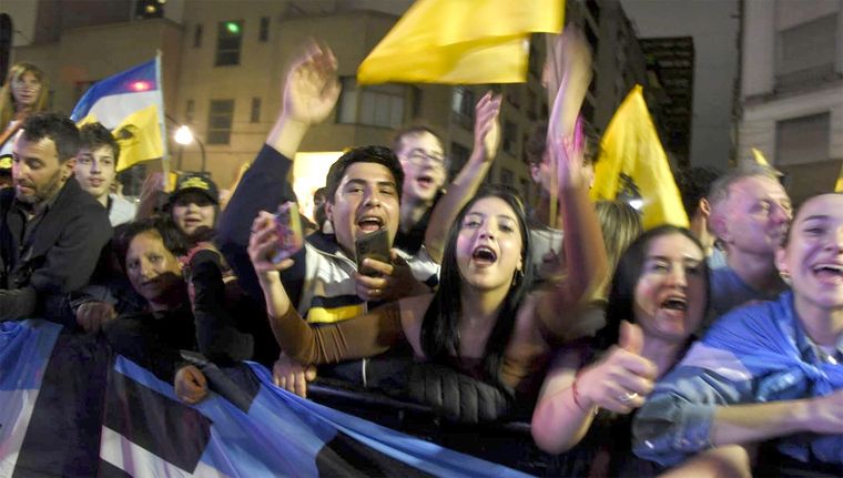 Seguidores de La Libertad Avanza. Foto: Juan Mateo Aberastain/MDZ