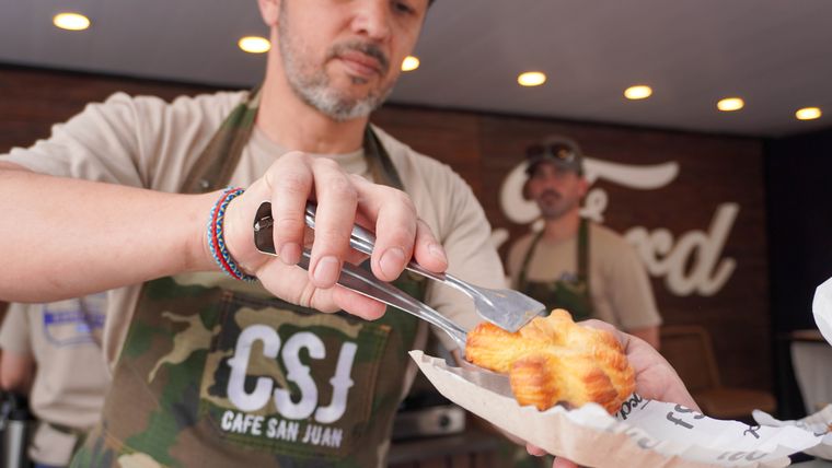 Entre charlas, café y motores encendidos, el público disfrutó una jornada diferente. Entre charlas, café y motores encendidos, el público disfrutó una jornada diferente.