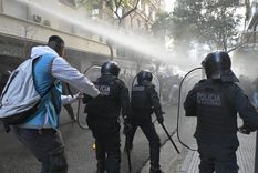 La policía de la Ciudad durante los incidentes en Recoleta Foto: Télam