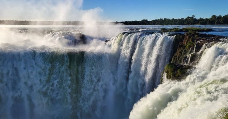 Las majestuosas Cataratas del Iguazú. Las majestuosas Cataratas del Iguazú.