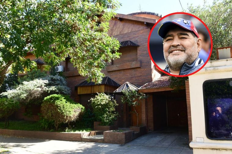 Los nuevos dueños de la casa de Maradona en Villa Devoto abrieron sus puertas a los vecinos para mirar el partido de Argentina.