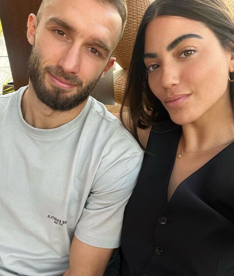 Las mil y un maneras de combinar zapatillas por Agus Bascerano Foto: Instagram