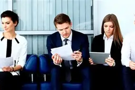 Algunas empresas ya vuelven a los formatos tradicionales de entrevistas laborales por posibles fraudes.