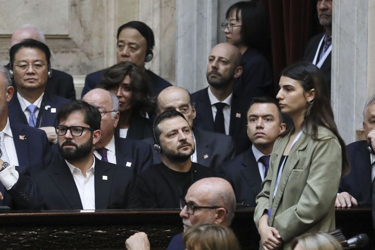 Zelenski junto a Gabriel Boric en la jura de Javier Milei Foto: Prensa Diputados