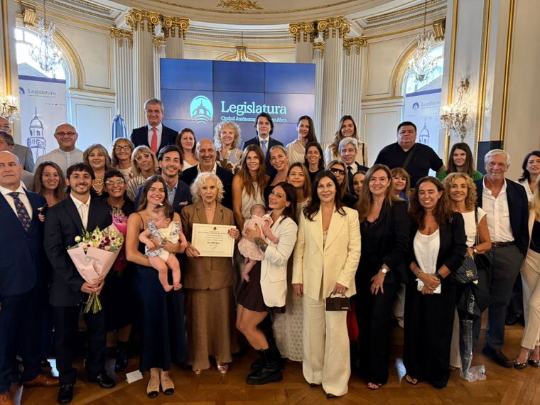 La docente Norma Gigena con su familia. La docente Norma Gigena con su familia.